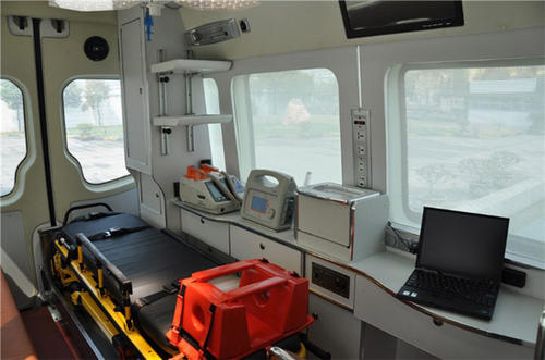 峨眉山市救护车内部